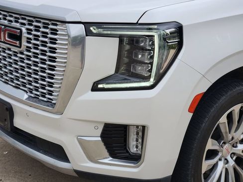 Used 2022 GMC Yukon XL Denali AWD/4WD image 9