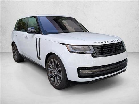 Used 2023 Land Rover Range Rover SE image 3