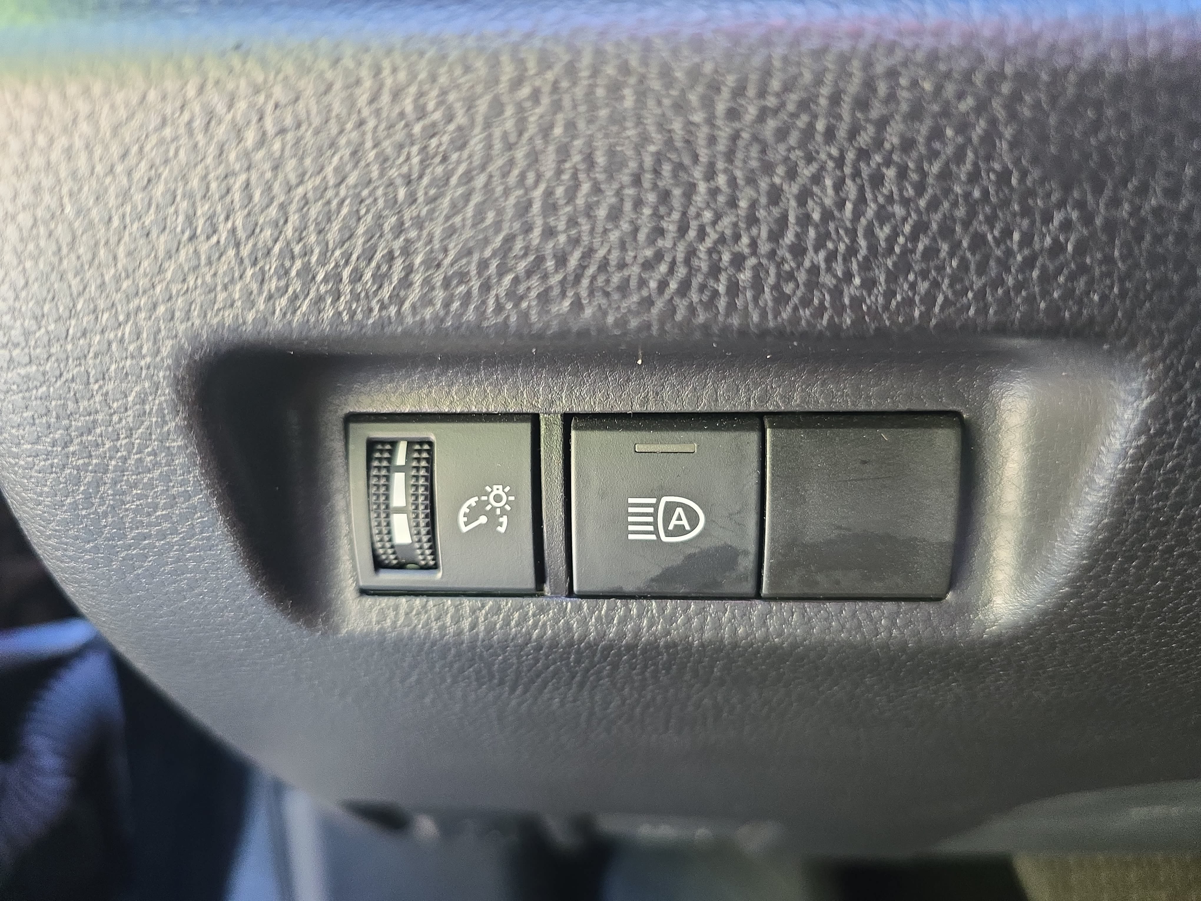 Used 2025 Toyota RAV4 XLE FWD image 23