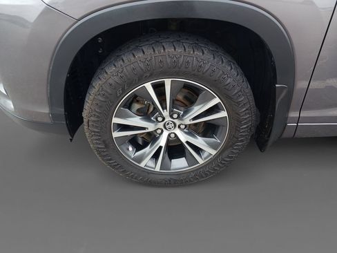 Used 2017 Toyota Highlander LE AWD/4WD image 15