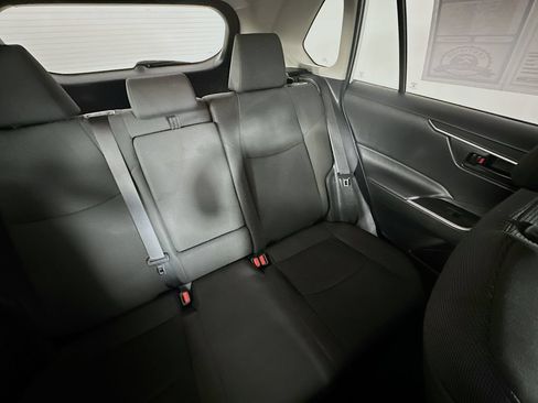 Used 2021 Toyota RAV4 LE FWD image 14