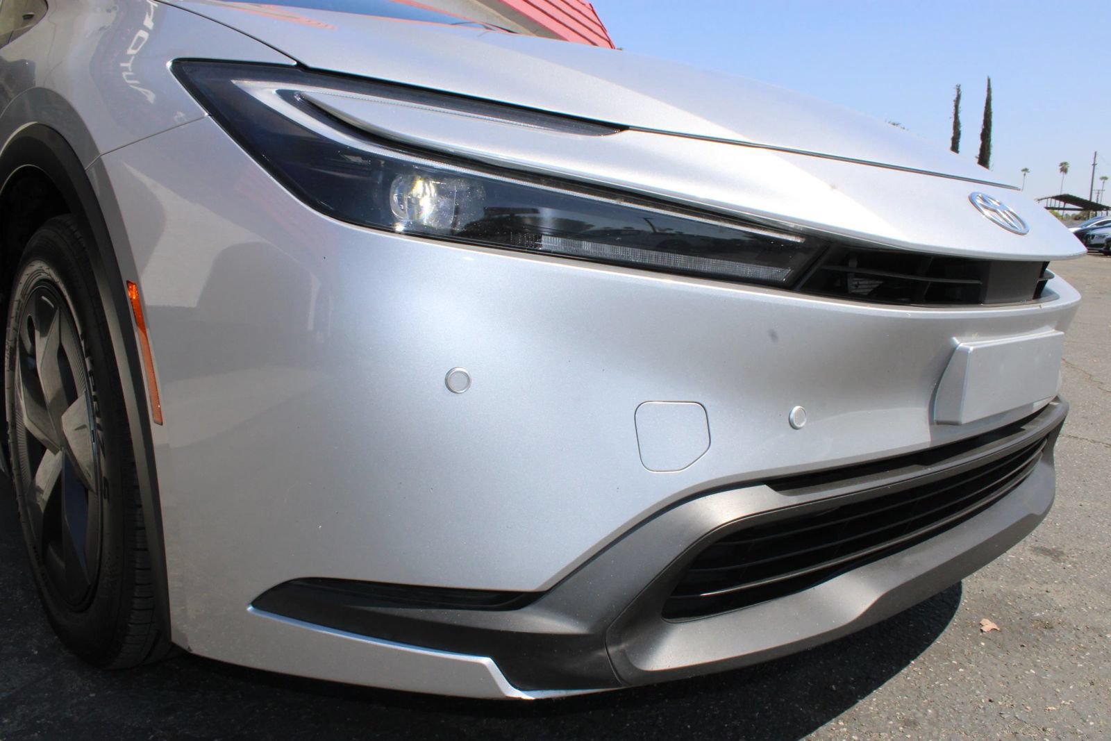 Used 2025 Toyota Prius LE FWD image 5