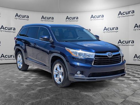 Used 2016 Toyota Highlander Limited Platinum FWD image 2