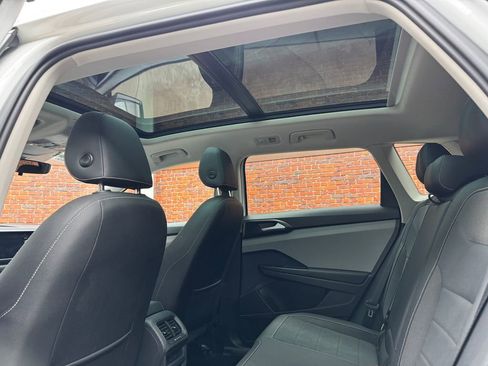 Used 2023 Volkswagen Taos SE w/ Panoramic Sunroof Package AWD/4WD image 3