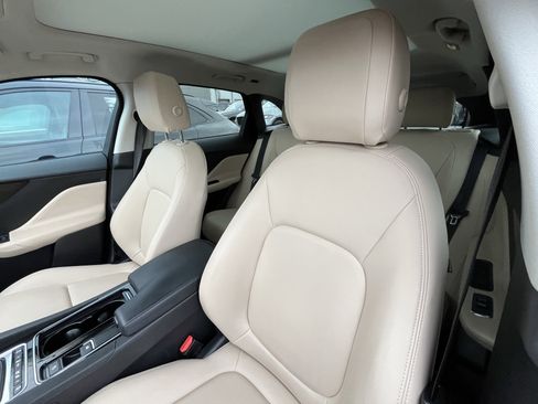 Used 2018 Jaguar F-PACE Premium image 17
