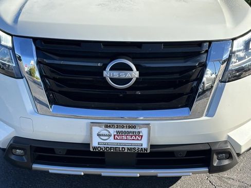 Certified 2023 Nissan Pathfinder SL w/ Lighting Package (N92) image 8