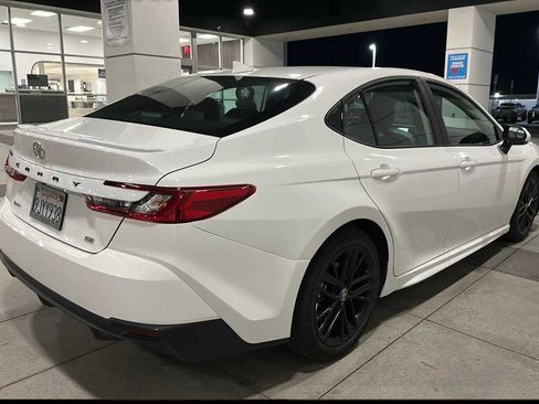 Used 2025 Toyota Camry SE image 4
