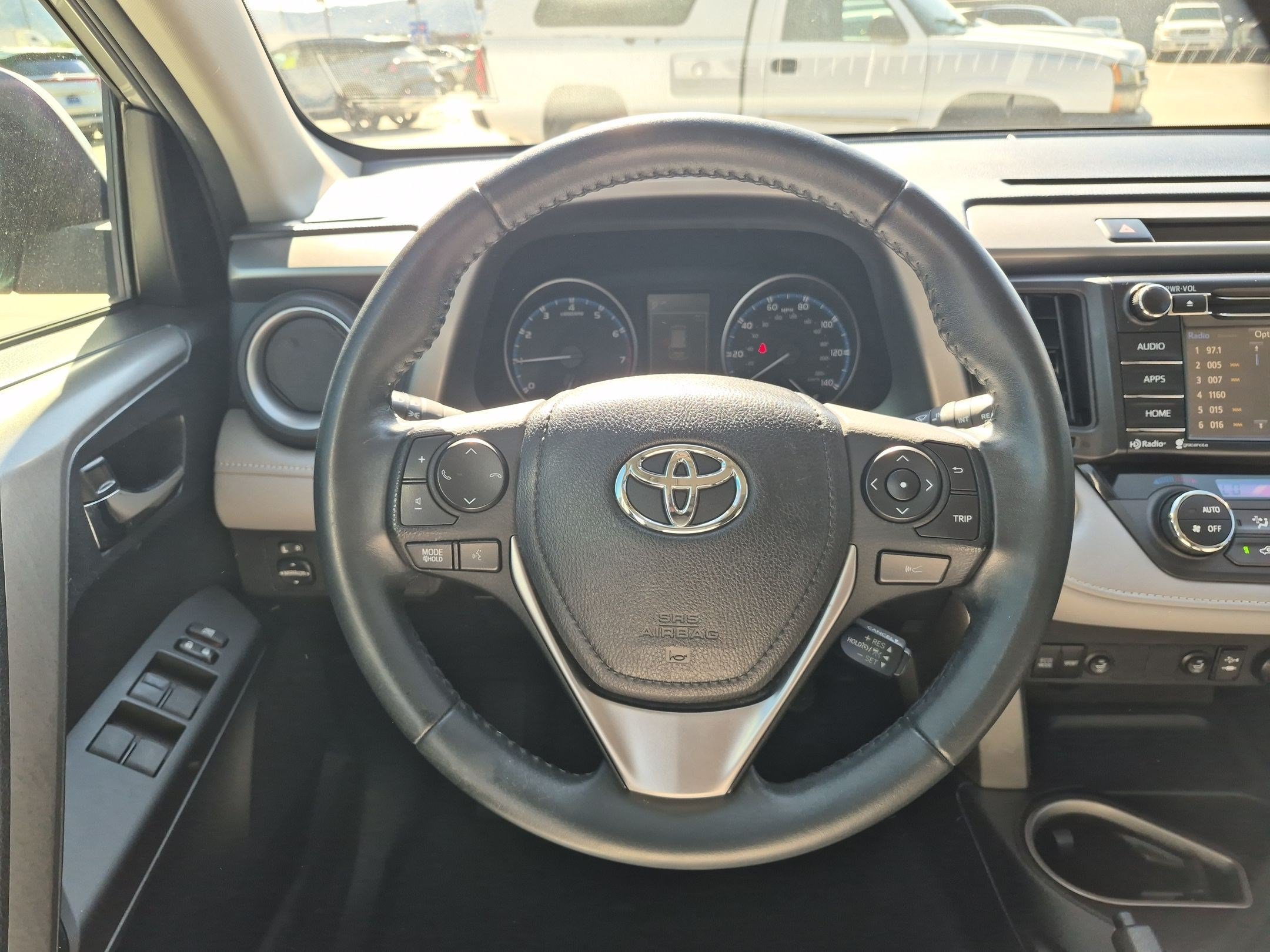 Used 2018 Toyota RAV4 XLE AWD/4WD image 16