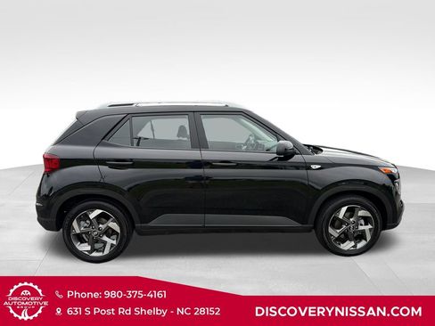 Used 2025 Hyundai Venue SEL FWD image 5