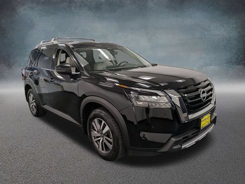 Used 2025 Nissan Pathfinder SL AWD/4WD image 3