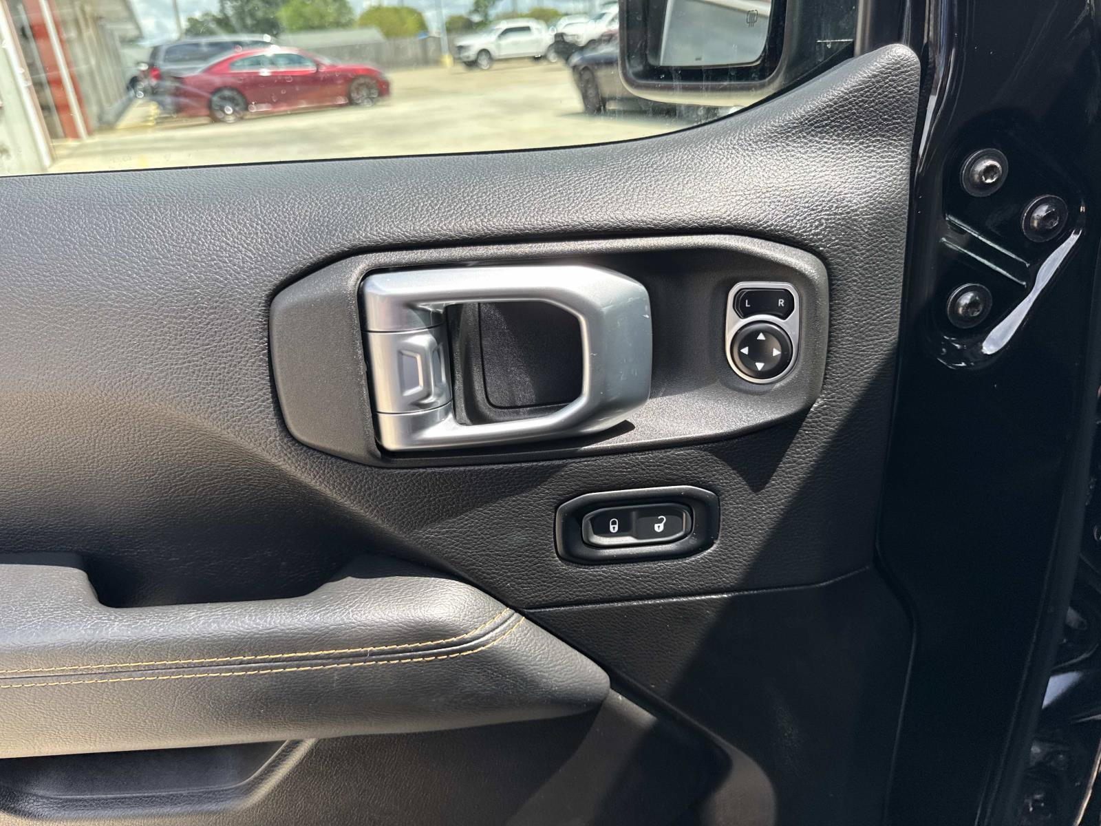 Used 2023 Jeep Gladiator Overland AWD/4WD image 19