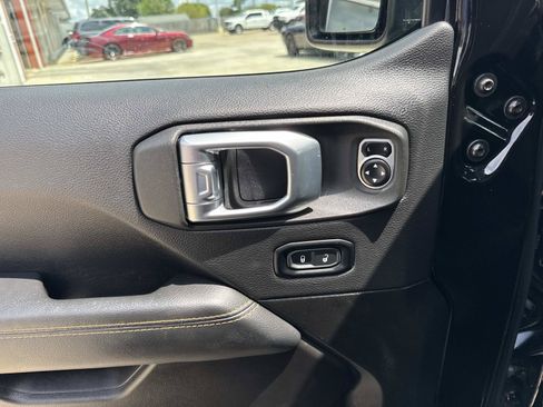 Used 2023 Jeep Gladiator Overland AWD/4WD image 19