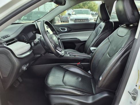 Used 2022 Jeep Compass Latitude image 16