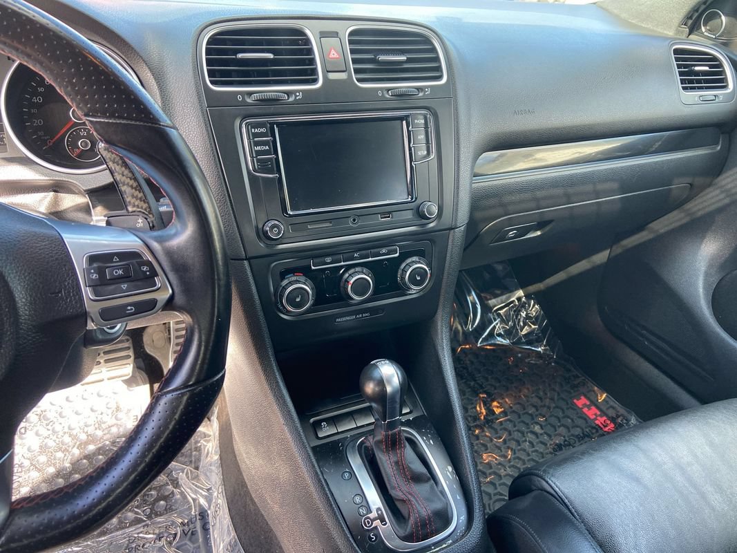 Used 2011 Volkswagen Golf 4-Door FWD image 20