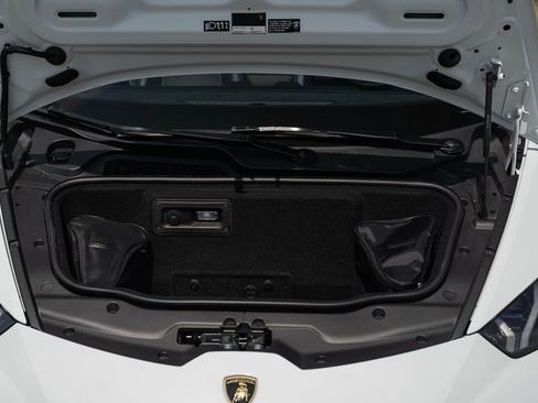 Used 2020 Lamborghini Huracan EVO image 18