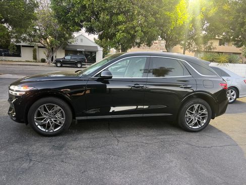 Used 2024 Genesis GV70 2.5T w/ Select Package AWD/4WD image 3