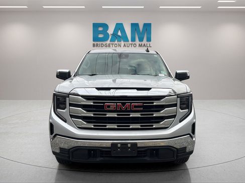 Used 2022 GMC Sierra 1500 SLE image 2