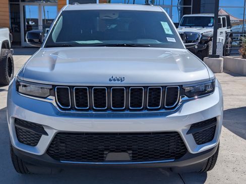 New 2025 Jeep Grand Cherokee Laredo image 6