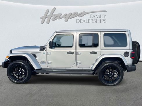 Used 2022 Jeep Wrangler Unlimited Sahara w/ Cold Weather Group image 35