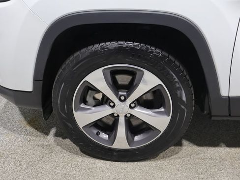 Used 2019 Jeep Cherokee Limited AWD/4WD image 8