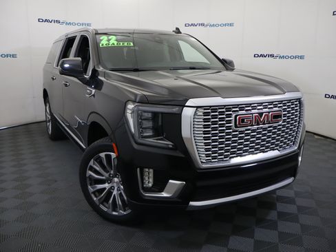 Used 2022 GMC Yukon XL Denali w/ Denali Premium Package AWD/4WD image 2