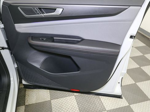 Certified 2025 Volkswagen Atlas Peak Edition SE image 24