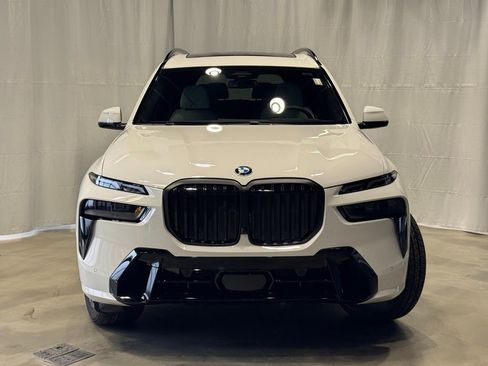 Used 2026 BMW X7 xDrive40i w/ M Sport Package AWD/4WD image 3