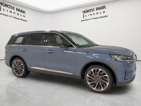 New 2026 Lincoln Aviator Reserve RWD image 3