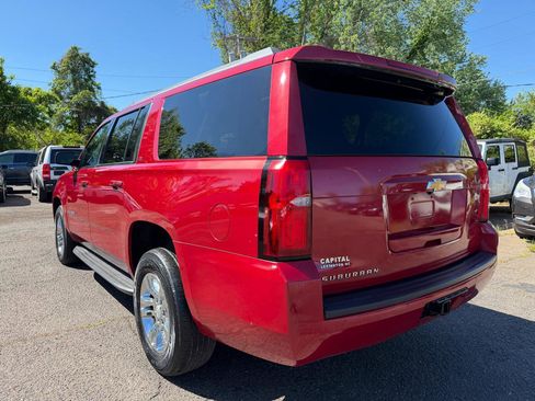 Used 2015 Chevrolet Suburban LT w/ Luxury Package AWD/4WD image 7
