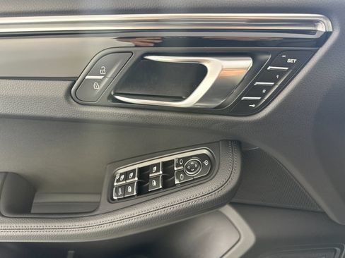 Certified 2026 Porsche Macan AWD/4WD image 12
