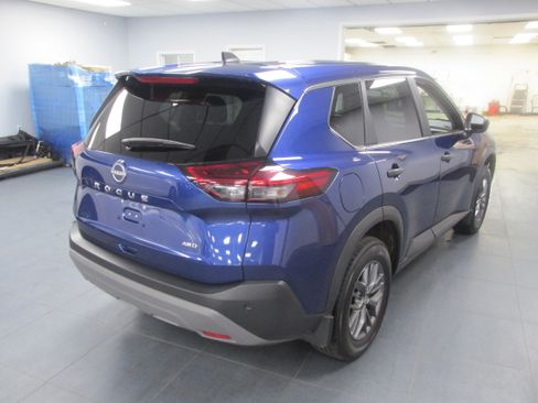 Used 2023 Nissan Rogue S image 5