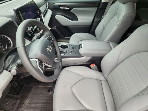 New 2026 Toyota Highlander XLE AWD/4WD image 12