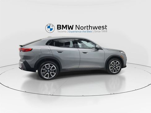 Used 2025 BMW X2 xDrive28i w/ Technology Package image 4