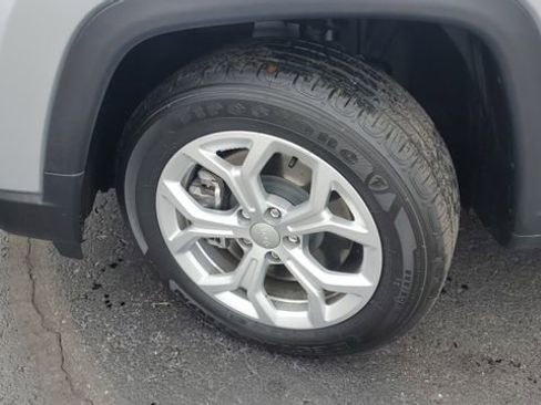 Certified 2024 Jeep Compass Latitude image 4