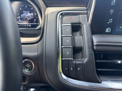 Used 2024 Chevrolet Tahoe High Country AWD/4WD image 21