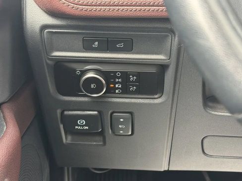 Used 2023 Ford Expedition Limited image 14