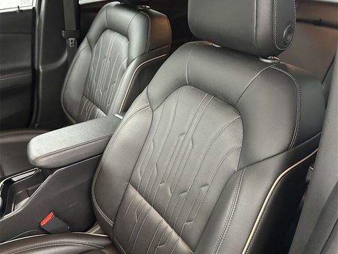 Used 2025 Buick Envista Avenir image 13