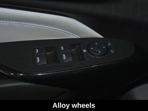 Used 2025 Chevrolet Trax LT w/ LT Convenience Package FWD image 26