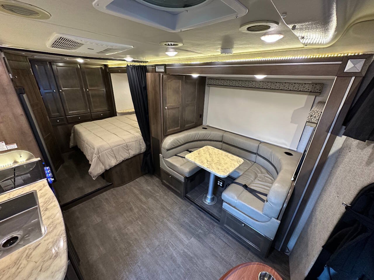 Used 2017 Mercedes-Benz Sprinter 3500 image 37