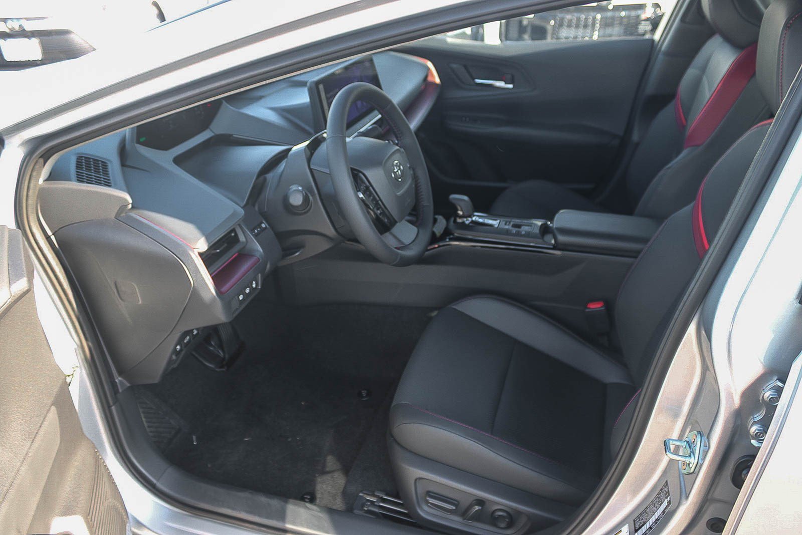 New 2027 Toyota Prius Plug-In Hybrid FWD image 20