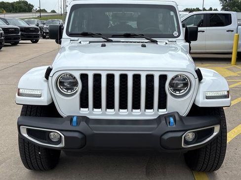 Used 2022 Jeep Wrangler Unlimited Sahara w/ Cold Weather Group AWD/4WD image 11