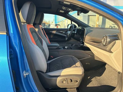 Certified 2025 Chevrolet Blazer EV SS image 28