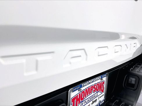 Used 2022 Toyota Tacoma TRD Off-Road image 30