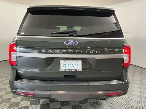 Used 2022 Ford Expedition XLT image 4