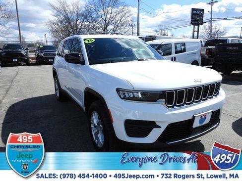 Used 2025 Jeep Grand Cherokee Laredo X AWD/4WD image 7