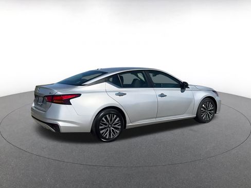 Used 2024 Nissan Altima 2.5 SV image 15