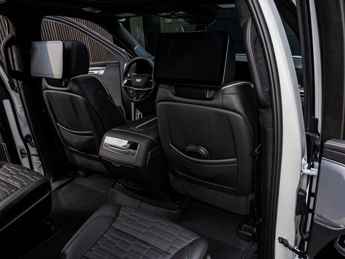 Used 2025 Cadillac Escalade V w/ LPO, ONYX Package image 27