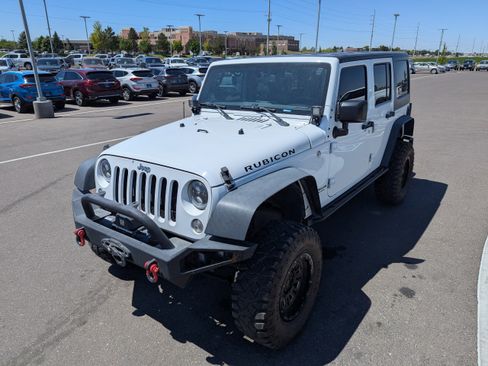 Used 2016 Jeep Wrangler Unlimited Rubicon w/ Connectivity Group AWD/4WD image 8