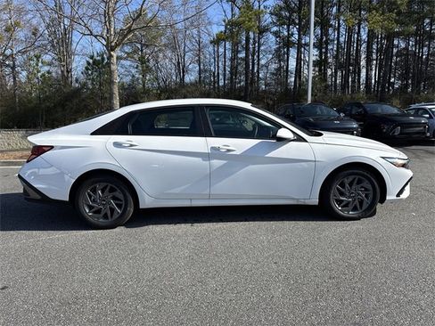 New 2026 Hyundai Elantra Blue image 8