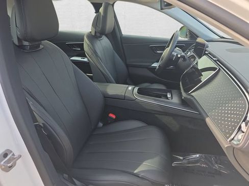 Used 2024 Mercedes-Benz E 350 4MATIC Sedan image 10